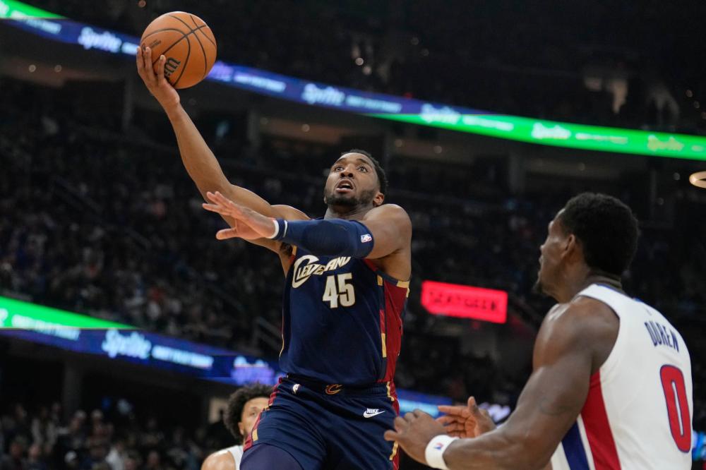 姚明篮球传奇生涯全纪录 从东方巨人到NBA名人堂的辉煌成长之路揭秘